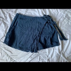 Navy faux “wrap around” skort skirt. Good conditioned. Will be ironed.